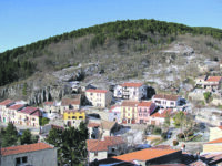 Santa Maria del Molise, il viaggio diventa un incubo: senza la doppia dose non può tornare in Canada