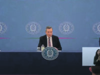 Bar e ristoranti al chiuso, musei e sport: dal 6 agosto si accede con il green pass