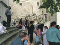 Longano, parroco in quarantena: ore di attesa sul sagrato per la prima comunione