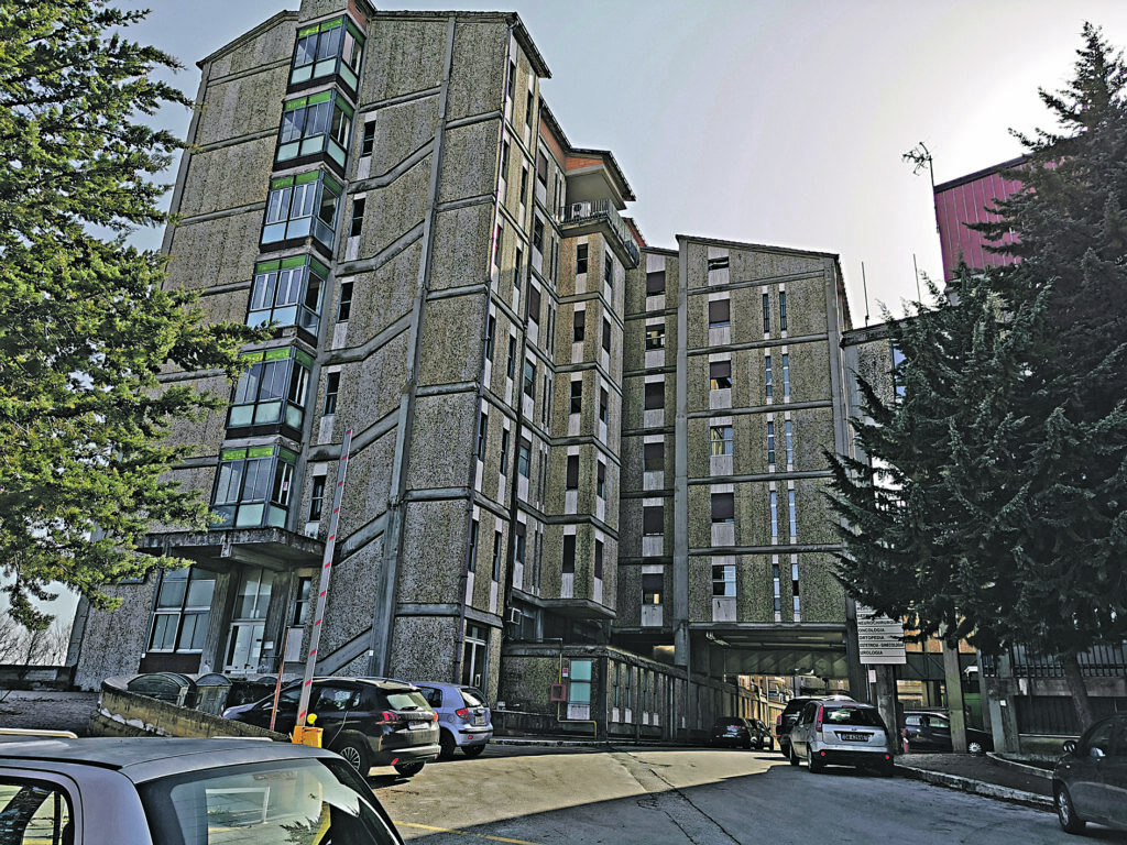 Dimesso l’ultimo paziente, il Cardarelli è Covid free ma i contagi tornano a salire