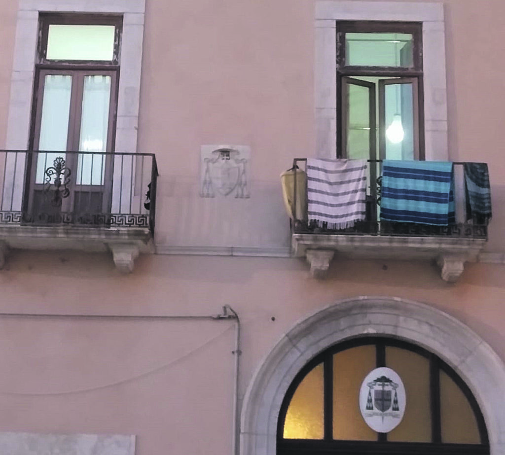 Termoli, lo storico Palazzo vescovile diventa B&B: esplode la polemica