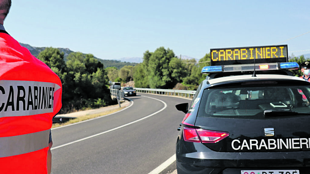 Agnone. Non si ferma all’alt, inseguito e bloccato: era ubriaco
