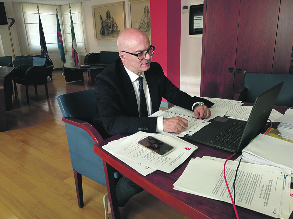 Debito, Lea e Gemelli: il tavolo del commissario è già zeppo di ‘priorità’