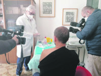 No vax all’attacco dei medici: «Immunizzatevi piuttosto!»