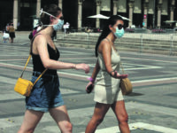 PERSONE CON LA MASCHERINA IN PIAZZA DEL DUOMO A MILANO
TEMPO LIBERO
PASSEGGIATA PASSEGGIATE
CALDO ESTATE