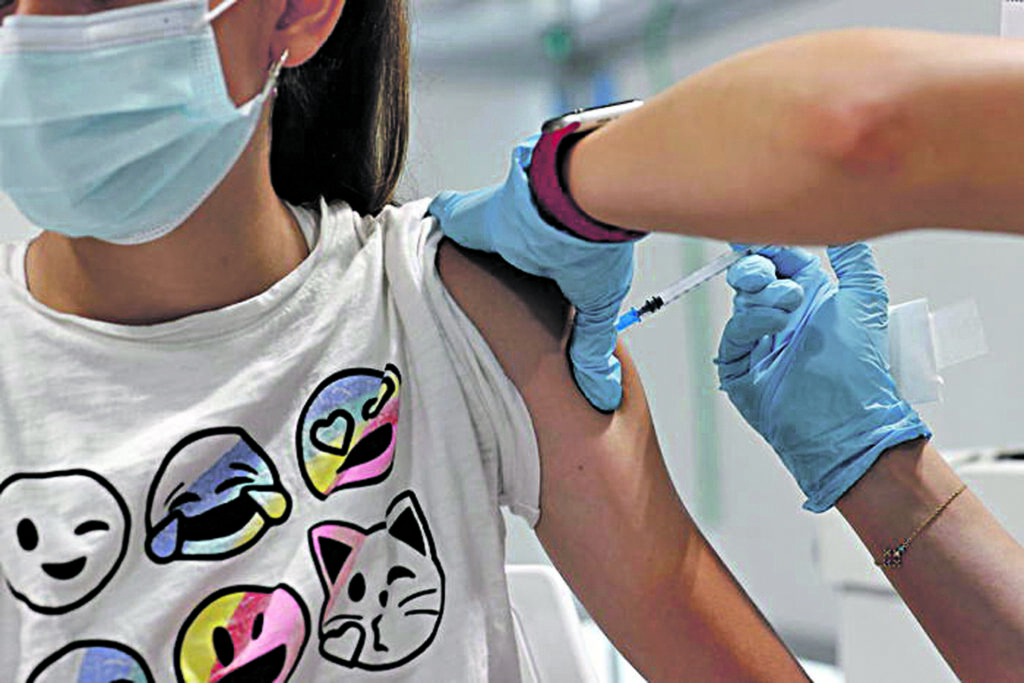 epa09409455 A teenager receives a dose of a vaccine against COVID-19 at a hospital in Madrid, Spain, 11 August 2021. Madrid begins to vaccinate children over 12 years old, a measure that is already started in other Spanish regions.  EPA/CHEMA MOYA