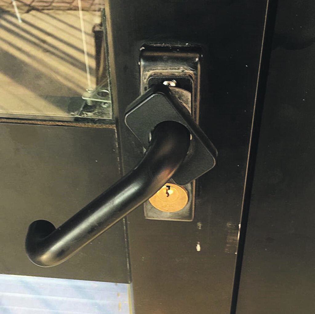 Forzano la porta e rubano siringhe: ‘colpo’ all’hub di Selvapiana