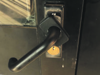 Forzano la porta e rubano siringhe: ‘colpo’ all’hub di Selvapiana