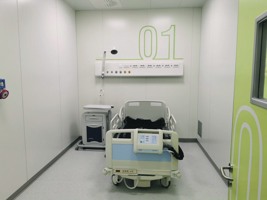 Moduli di terapia intensiva inutilizzati e centro Covid che non c’è: si accendono i riflettori