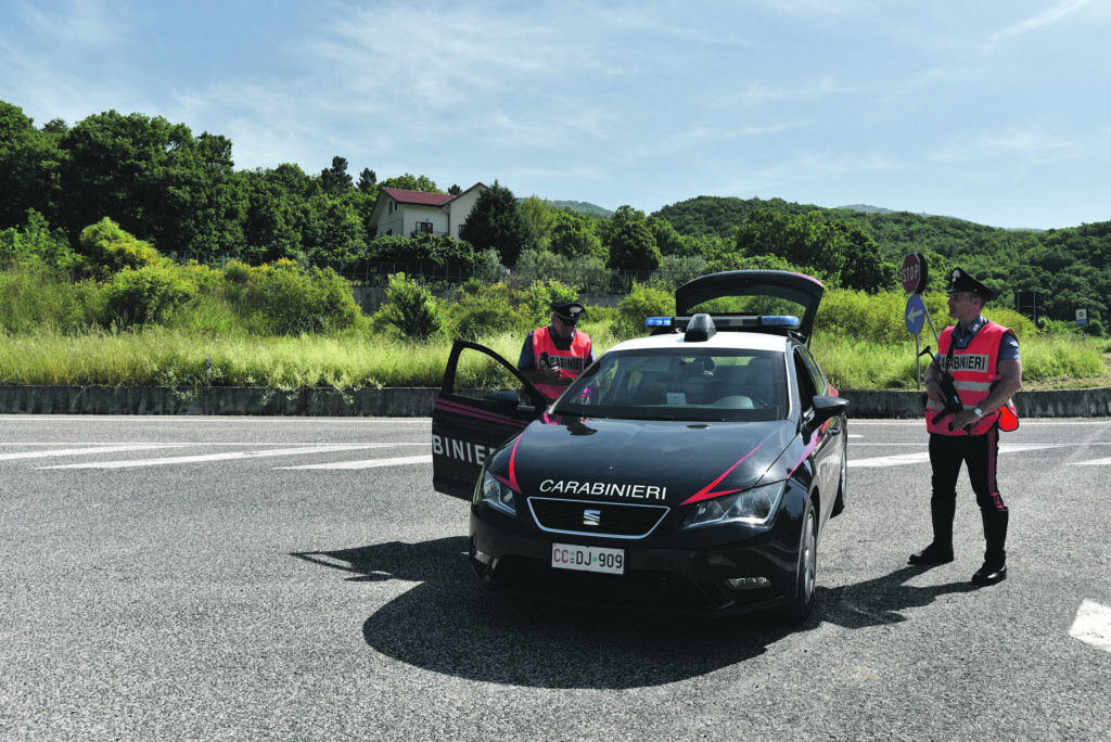 Ruba un’auto e sfreccia lungo le strade di Frosolone, inseguito e arrestato
