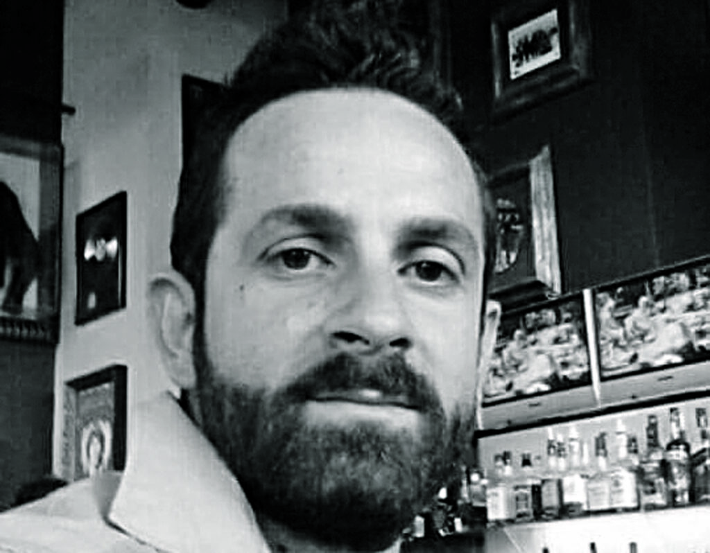 Sangue sulla Statale 85, schianto auto-moto: muore giovane carabiniere