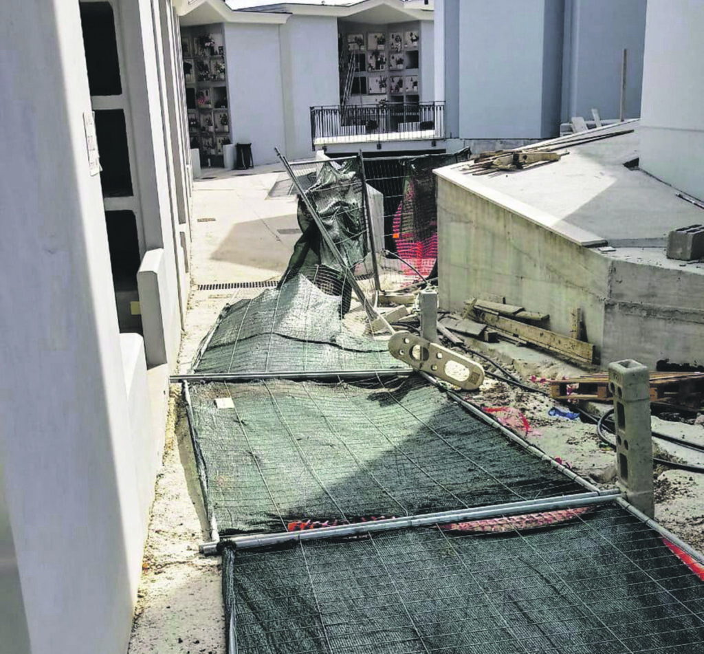 Campobasso, cimitero off limits: a incuria e degrado si aggiunge il maltempo