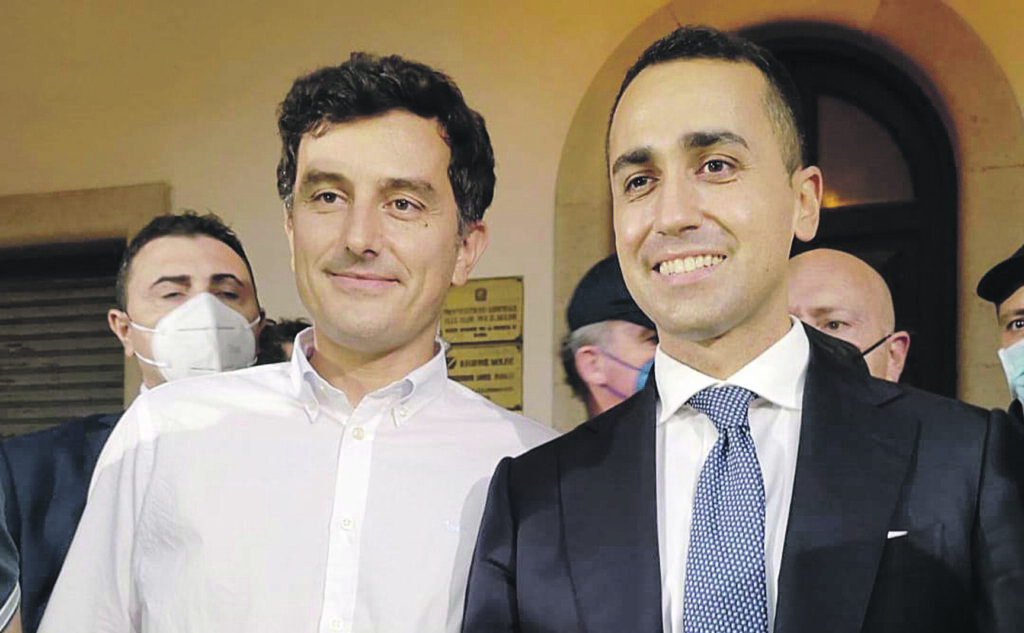 Isernia, Di Maio riempie la piazza: Castrataro è il sindaco giusto