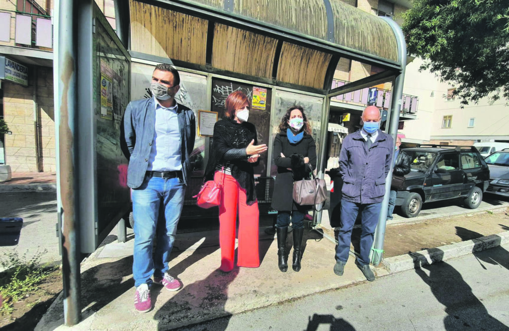 Manifesti no vax a Campobasso, il Pd insiste: «Gravina doveva fare qualcosa»