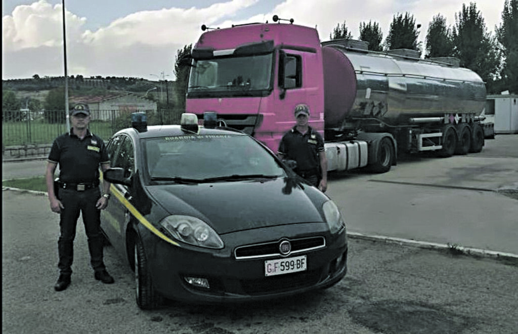 Contrabbando di gasolio scoperto sulla costa