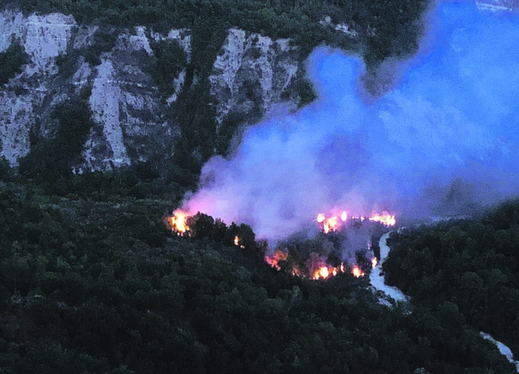 Fiamme ai piedi del Sente: è caccia al piromane