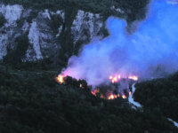 Fiamme ai piedi del Sente: è caccia al piromane