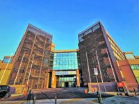 Al Savoia va in scena la beneficenza, stasera “Iss, essa e o malamente”