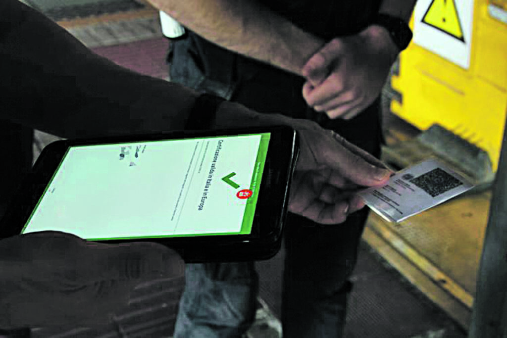 Scuola e università, esteso il green pass