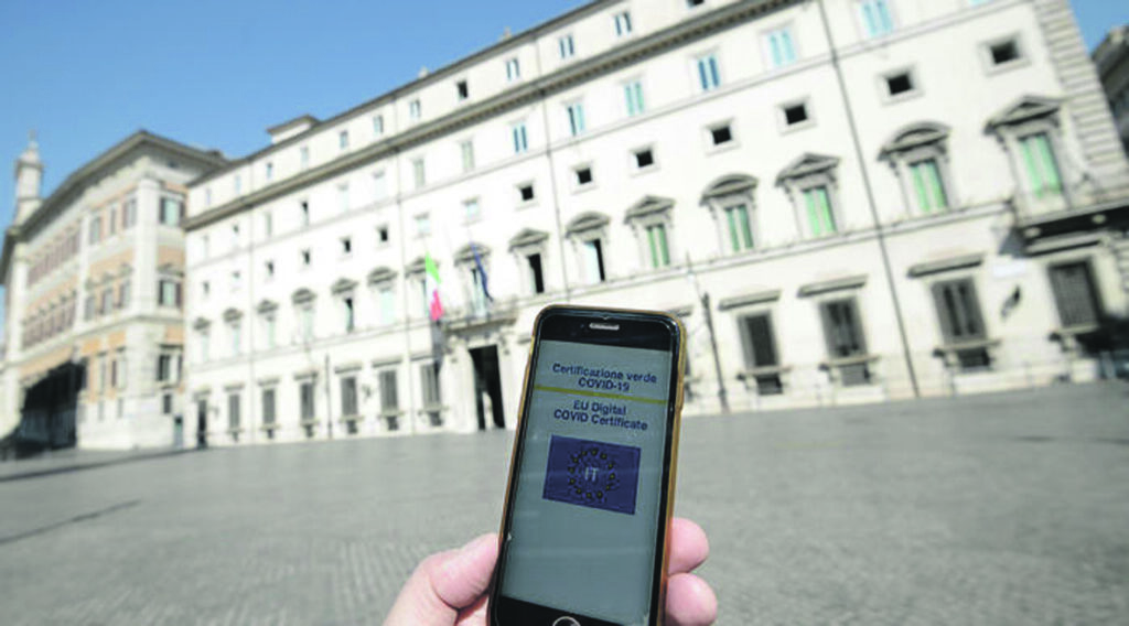 La facciata di Palazzo Chigi durante il Consiglio dei Ministri sull'estensione dell'obbligo del Green Pass per lavoratori in ambito pulizia e mense di scuola, RSA e ospedali
Roma, 09 settembre 2021.
ANSA/FABIO CIMAGLIA