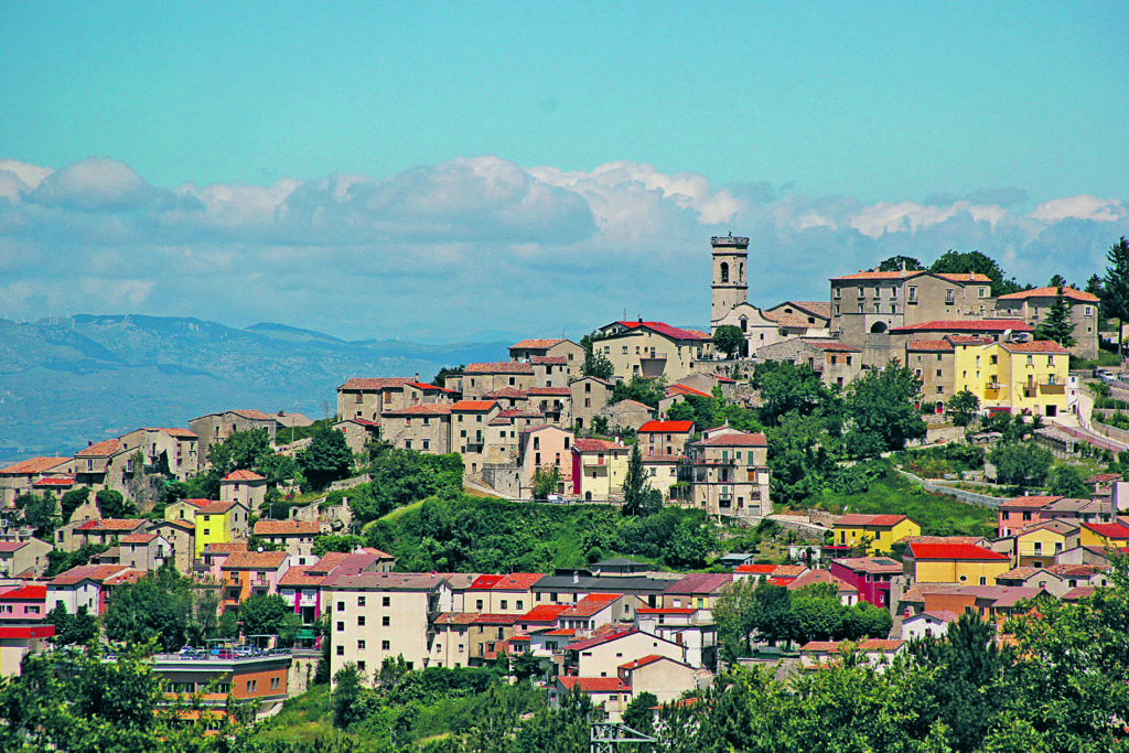 Don Peppino trasferito a Jelsi, pronte le barricate a Cercemaggiore