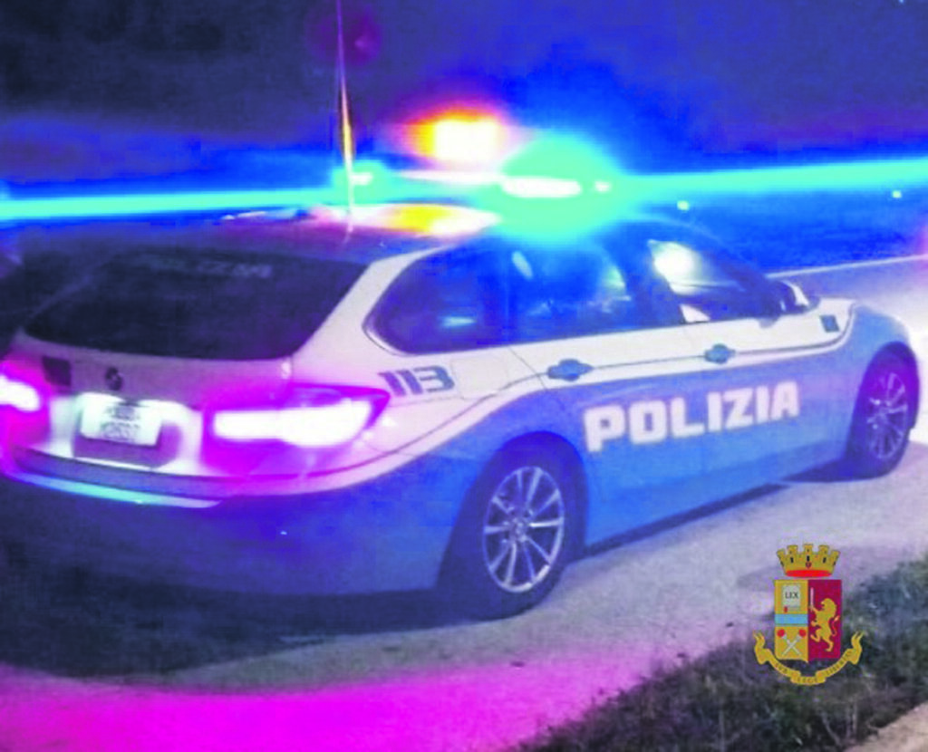 Isernia, la ruota a terra e l’intervento della Polstrada: dall’auto sbucano una pistola e le munizioni