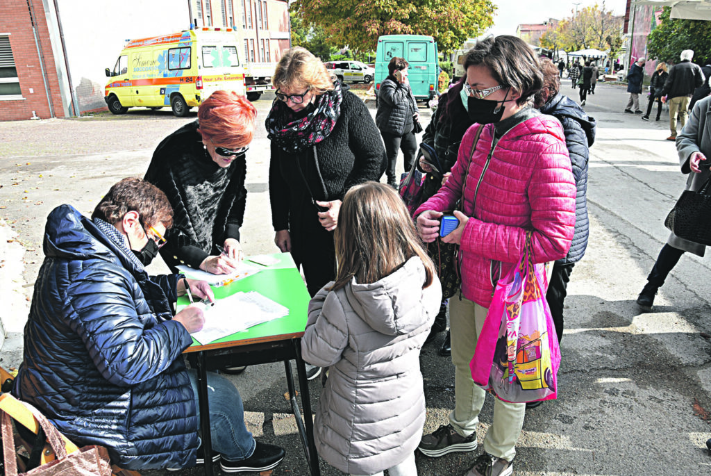 «Difendiamo il poliambulatorio contro il Pos di Toma», la raccolta firme dem a Santa Croce