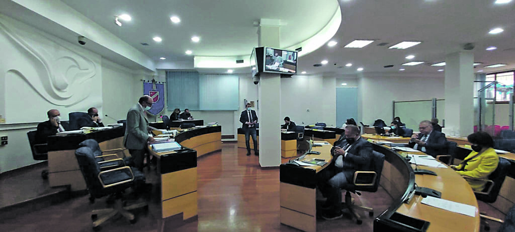 Assenze e piani B surreali, il centrodestra dopo il voto