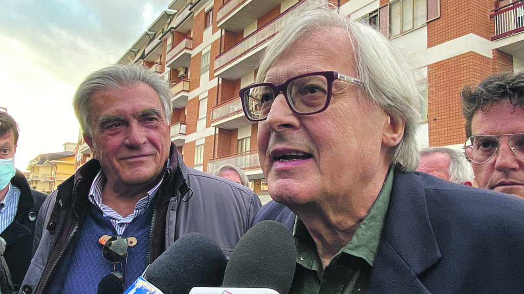 Sgarbi in città: Gabriele ce l’ha già fatta, i 5 stelle sono usciti di scena e li ha mandati dove meritano