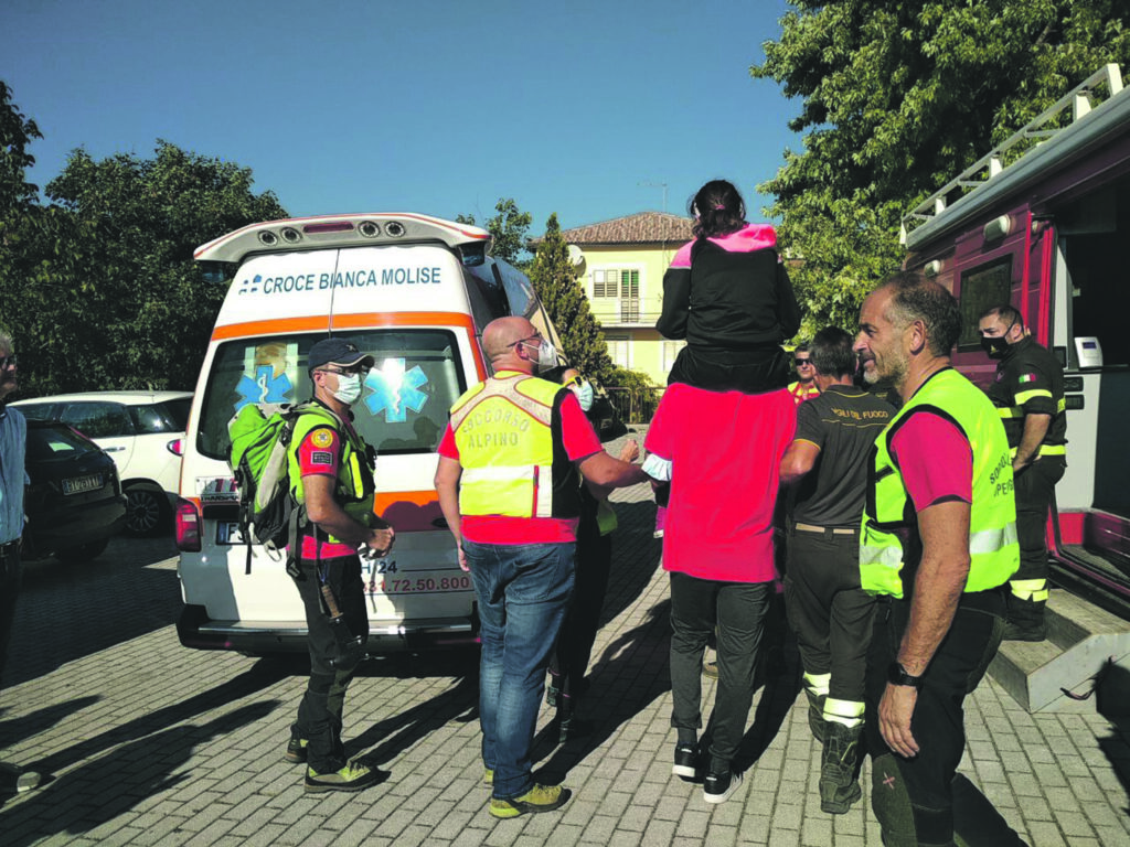 Si allontana da scuola, ore di ansia a Cerro al Volturno: la 13enne ritrovata nei boschi
