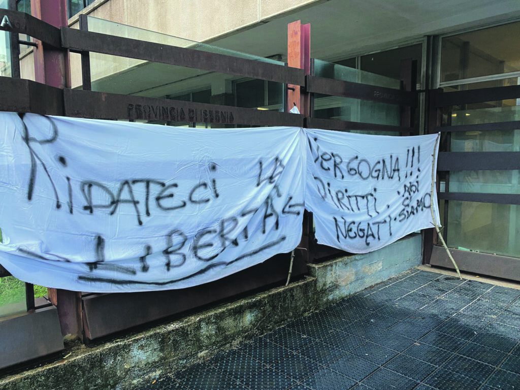 Tensione a Castelpizzuto, ora ‘saltano’ anche i nervi