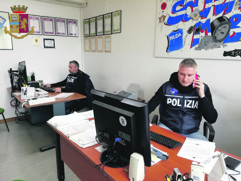 Campobasso, raffica di truffe in città: la Mobile scova tre malfattori