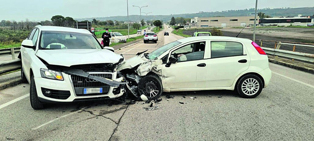 Termoli, contromano sulla strada del Nucleo industriale causa un violento frontale
