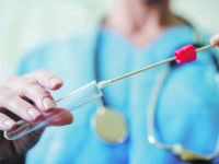 Altri 16 positivi, nuovo ricovero al Cardarelli