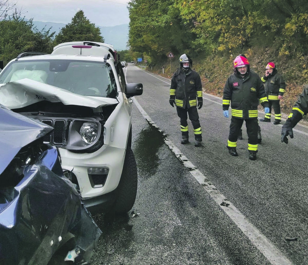 Montaquila, violento frontale tra Jeep: sette feriti tra cui due neonate