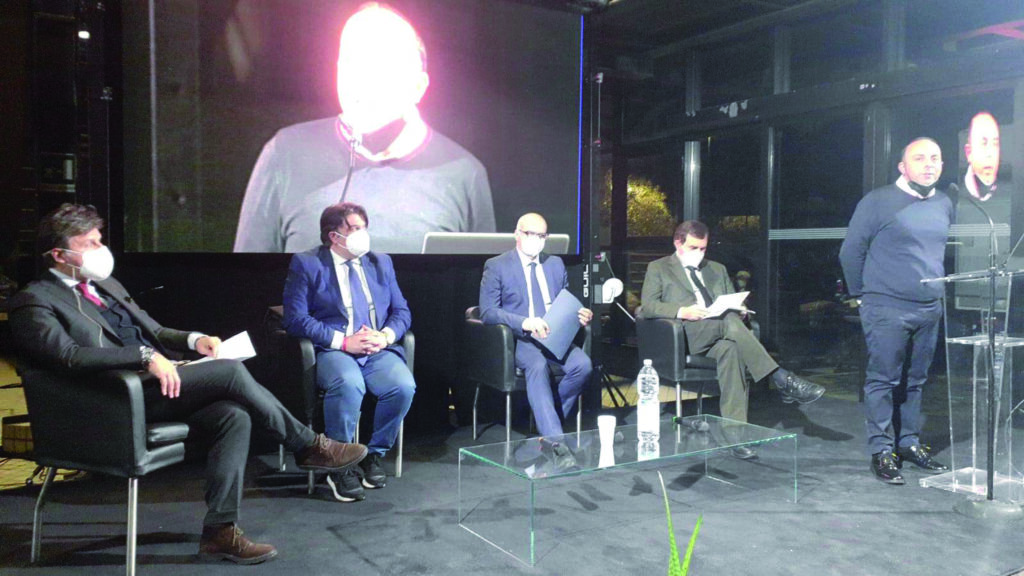 Pettoranello. Dalla plastica ai tessuti, il futuro si chiama Fibre