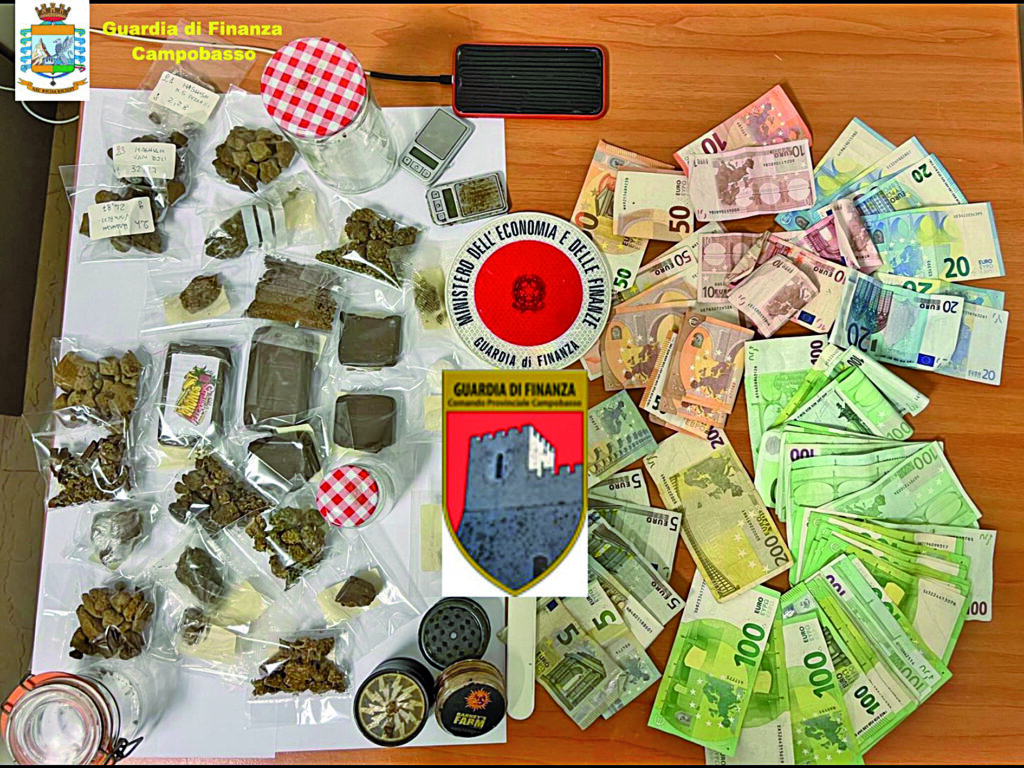 Termoli, beccato con un chilo di droga e quasi 5mila euro frutto dello spaccio: in manette