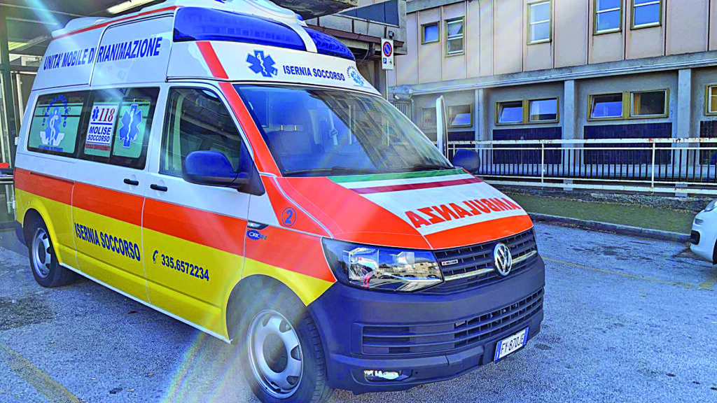 Maxitamponamento al bivio di Sant’Agapito: cinque auto coinvolte, due feriti e traffico in tilt