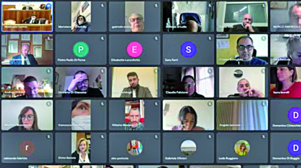 Isernia, costi della politica e contagi da aperitivi: fuochi d’artificio nel consiglio da remoto