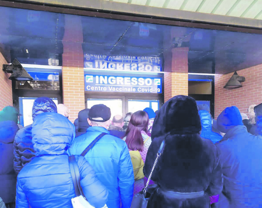 Altri 19 positivi e 46 guariti. In ospedale 12 pazienti Covid, 11 sono no vax