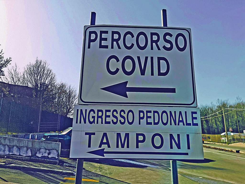 Pochissimi tamponi, Omicron però dilaga