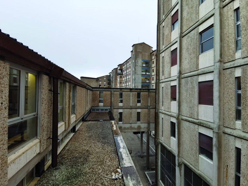 Deceduto un 87enne. Ancora 727 positivi, casi attivi oltre 6.500