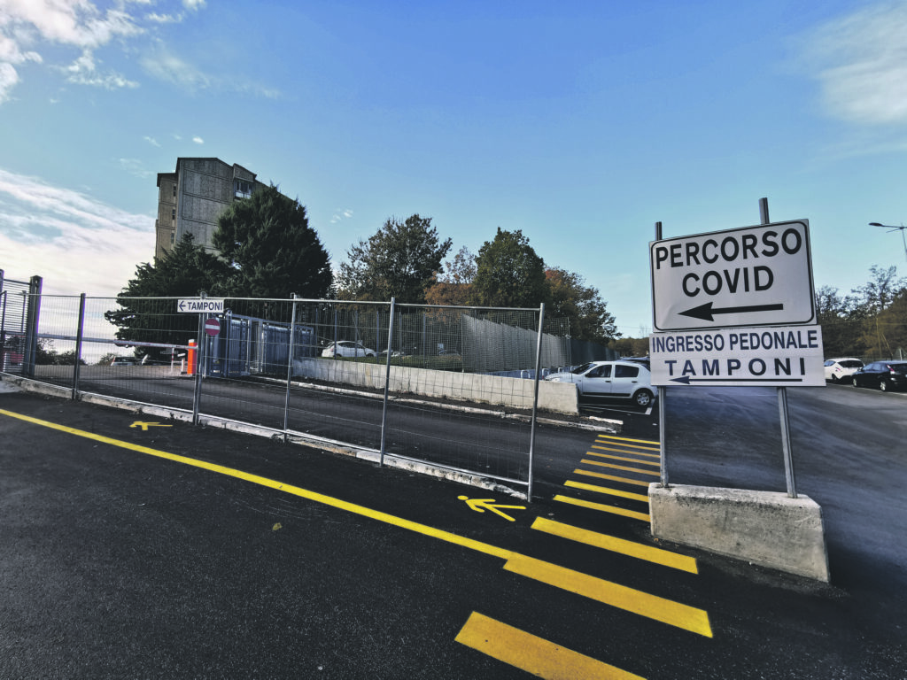 Ancora 512 positivi, due ingressi in reparto. Muore un 54enne