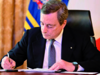 In farmacia o a fare la spesa, non a prendere la pensione: dove si entra senza pass