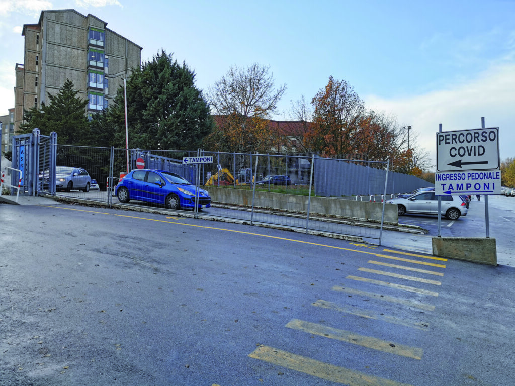 Quasi 500 contagi, tre ricoveri e due dimissioni