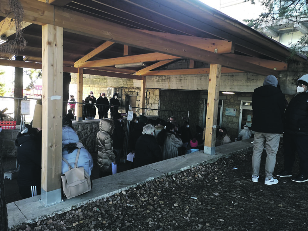 Altri 307 positivi, casi attivi a quota 3.127