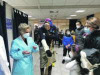 Al Cardarelli una Befana speciale, bimbi entusiasti di fare il vaccino