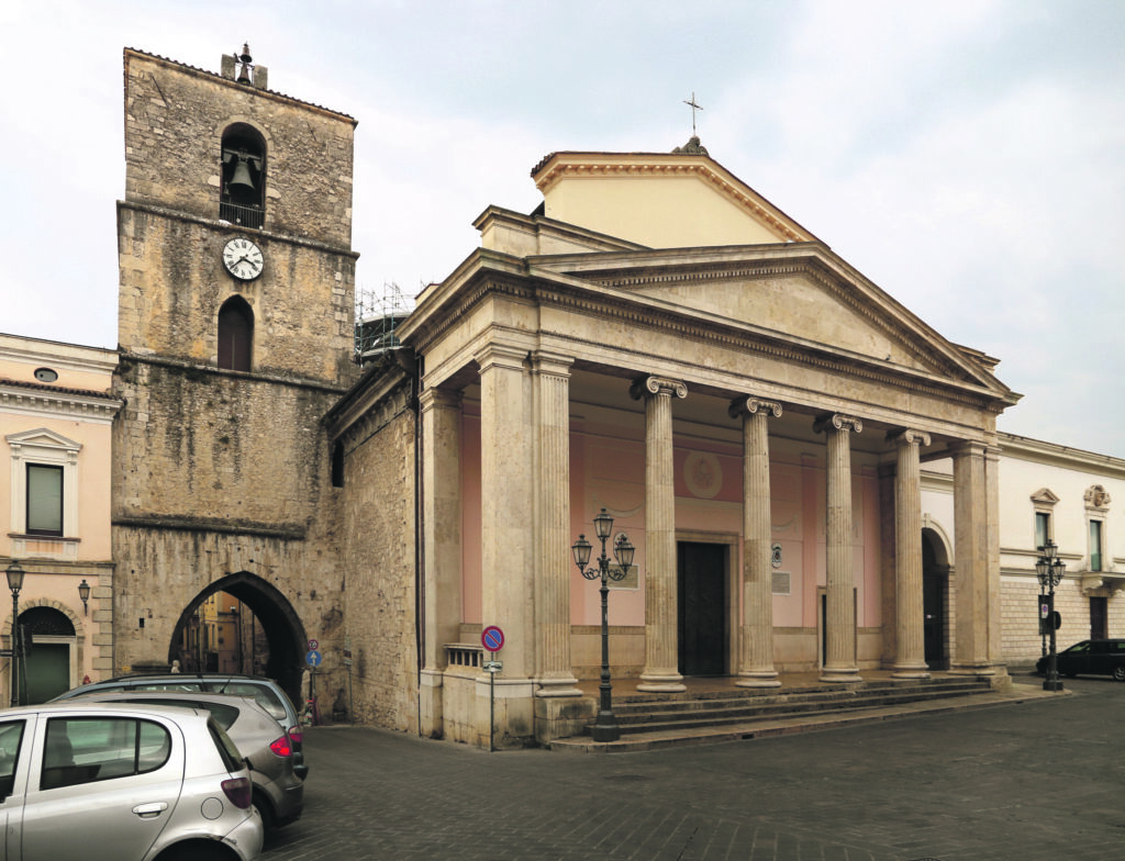Isernia. Arrivano in città , poi “vagano” senza meta: «I turisti ci sono ma manca l’accoglienza»