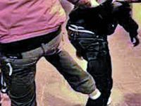 Sesto Campano, torna a casa e trova l’ex con il nuovo compagno: preso a bastonate