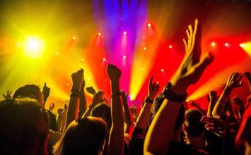 Discoteche chiuse e mascherine anche all’aperto fino al 10 febbraio